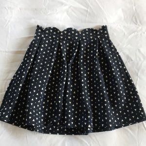 Mini skirt with scalloped waist band